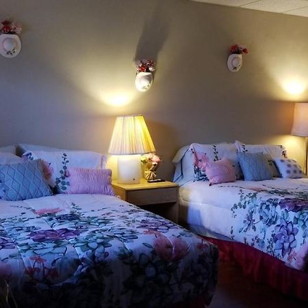 Pittsfield Motor Inn Екстериор снимка