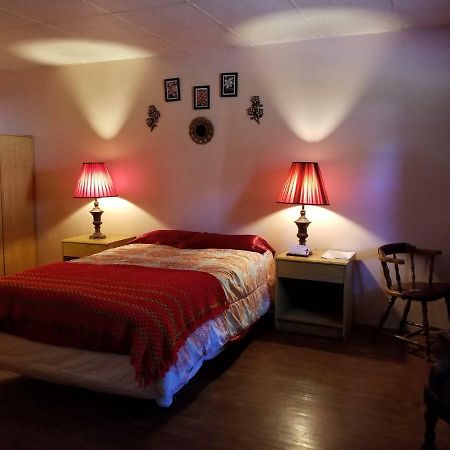 Pittsfield Motor Inn Екстериор снимка