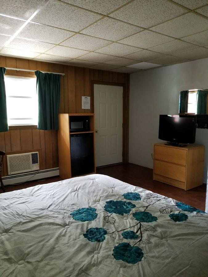 Pittsfield Motor Inn Екстериор снимка