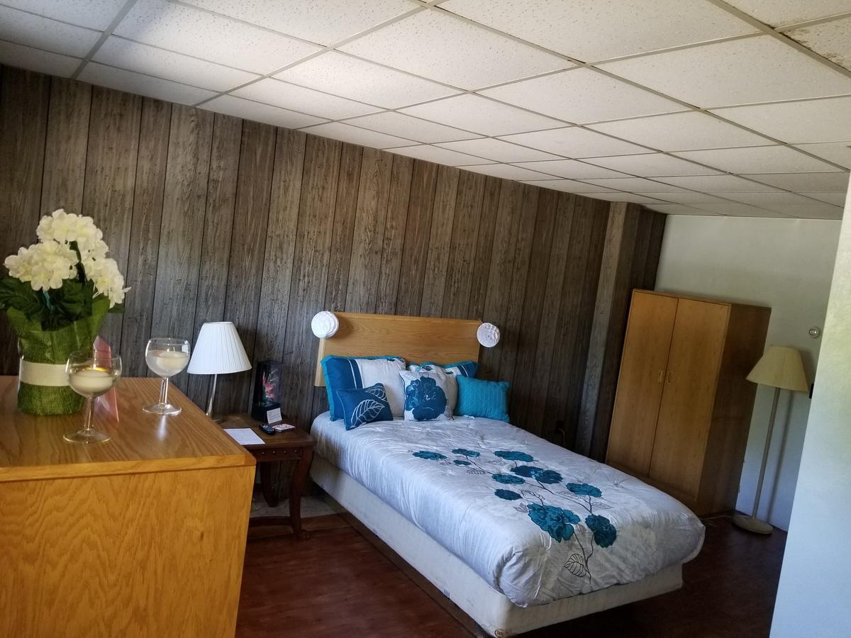 Pittsfield Motor Inn Екстериор снимка