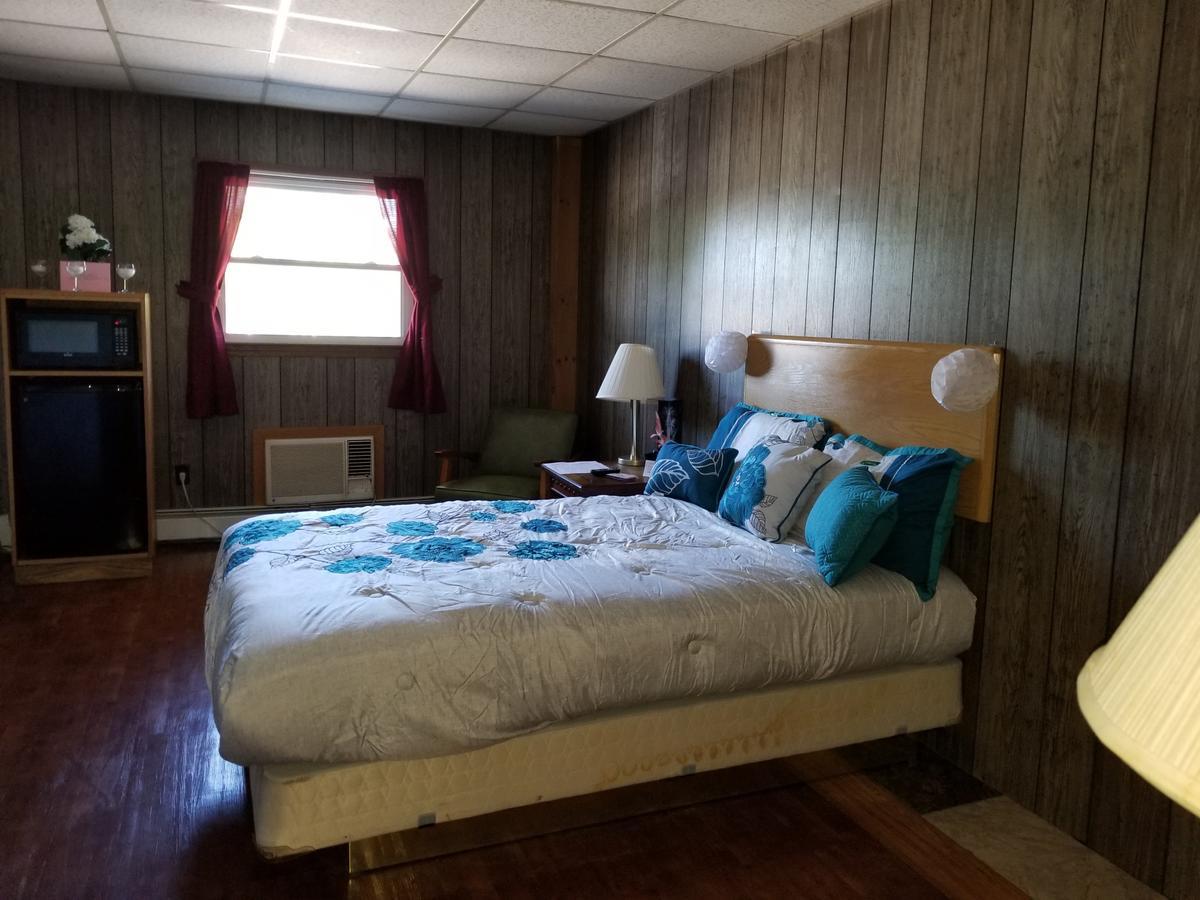Pittsfield Motor Inn Екстериор снимка