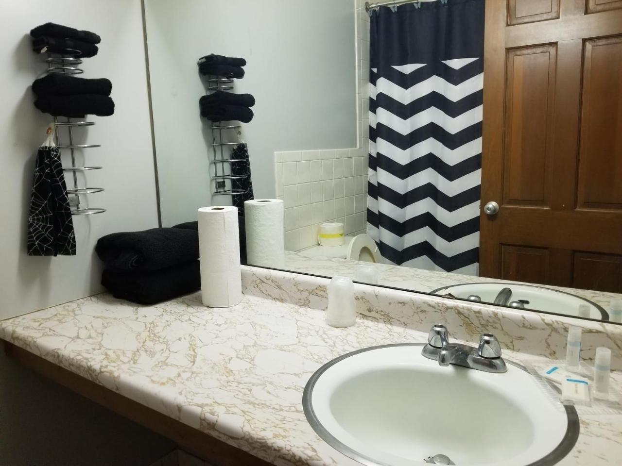 Pittsfield Motor Inn Екстериор снимка