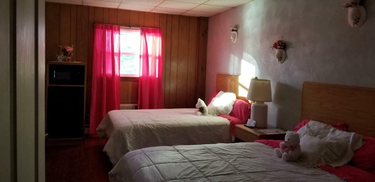 Pittsfield Motor Inn Екстериор снимка