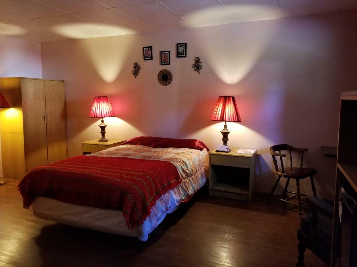 Pittsfield Motor Inn Екстериор снимка