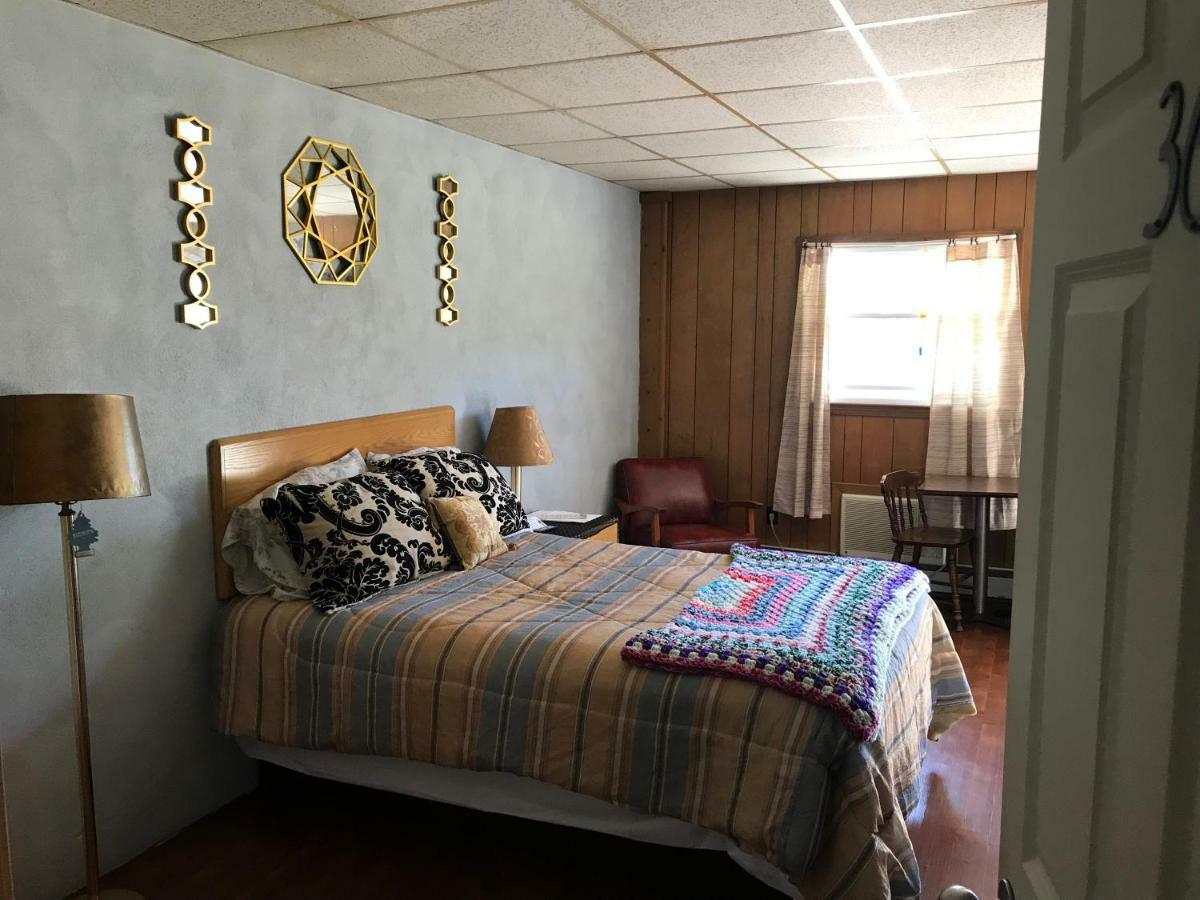 Pittsfield Motor Inn Екстериор снимка